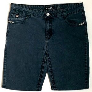 Rhinestone Button Jeans w/Decorative Back Pockets